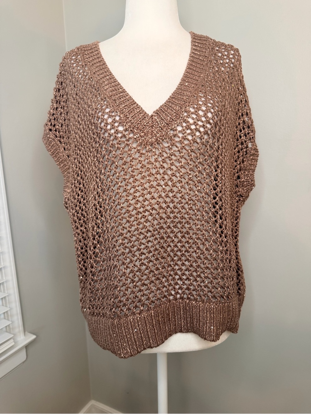 NWT Splendid Open-Knit V-Neck Sweater Vest in Shimmery Taupe